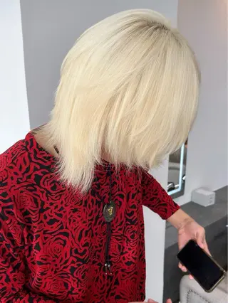 ショート カラー MARQUEE所属・Ayame / ハイトーンカラーのヘアスタイル