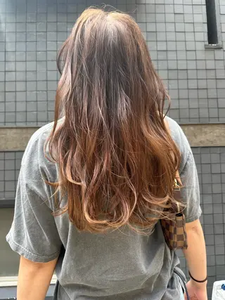ロング VOICE所属・MIRI MIRIのヘアスタイル