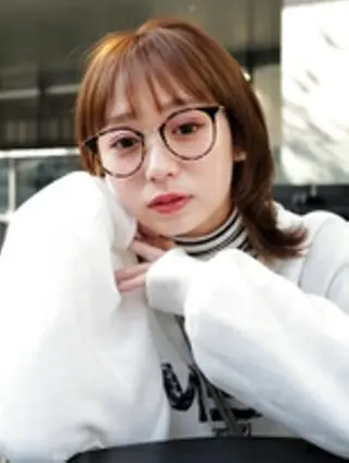 ミディアム カラー 冨岡 千尋のヘアスタイル