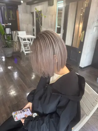 ミディアム SALOWIN 高崎所属・【ブリーチ特化👑】 高橋大樹のヘアスタイル