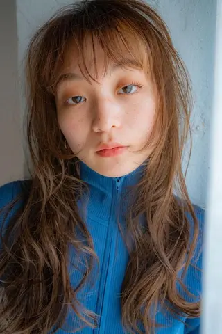 ミディアム Mira by greenのヘアスタイル