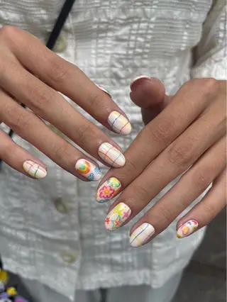 ネイル 花岡 美沙子のネイルデザイン