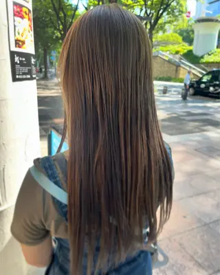 ロング 中山 優里のヘアスタイル