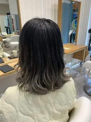 セミロング 亀山 由里菜のヘアスタイル