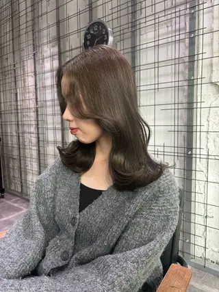 カラー AYANE 韓国ヘア /レイヤーカットのヘアスタイル