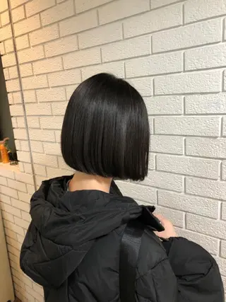 ショート 艶カラー🩵💛 NANAのヘアスタイル