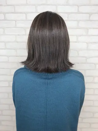 ミディアム カラー abilita HIRARIのヘアスタイル