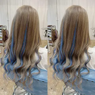 ロング カラー モモカ/ハイトーン /バレイヤージュのヘアスタイル