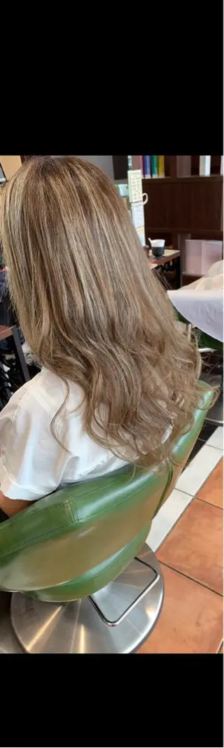 ミディアム カラーリスト菅澤 岳のヘアスタイル