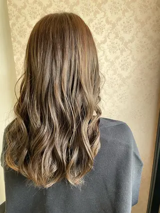 カラー ヒヨシ ルナのヘアスタイル