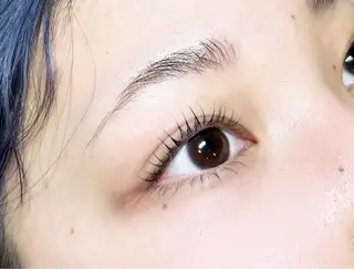 マツエク・マツパ Grandoll Ralis店のヘアスタイル