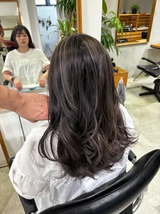 ミディアム カラー hoNua. 栄/透明感カラーのヘアスタイル