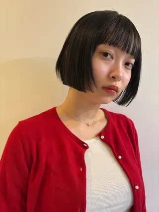 ショート カラー ぱつっとボブ/ natsukiのヘアスタイル