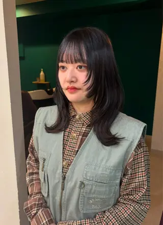 セミロング イシザワ ユミのヘアスタイル