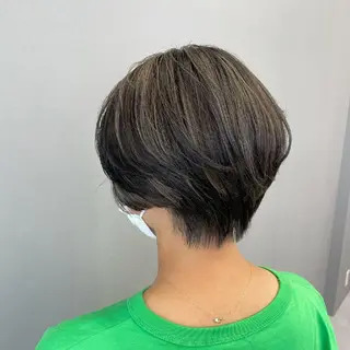 ショート カラー Luisハイライト　 喜連瓜破、髪質改善のヘアスタイル