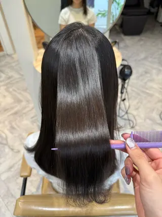 ロング ミルクティー× グレージュMOMOのヘアスタイル