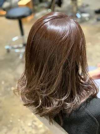 ミディアム カラー ハイライト✨髪質改善 TAKAさんです😊のヘアスタイル
