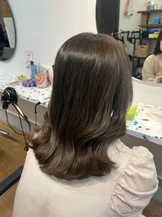 カラー イシイ ハルナ 🤍のヘアスタイル