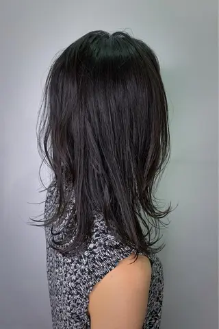 セミロング 西村 真実子のヘアスタイル