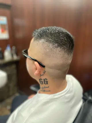 ショート メンズ 海老原 コウのヘアスタイル