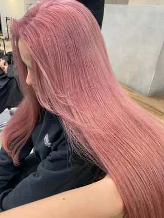 カラー 🎀ボブ＋ハイトーン シュカ👶🏻のヘアスタイル