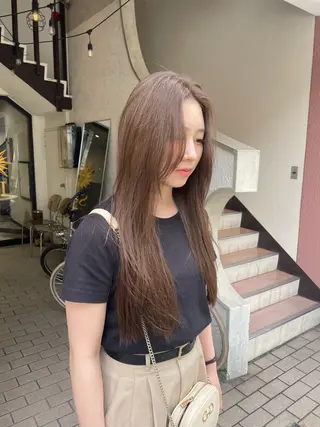 ロング 山本 眞白のヘアスタイル