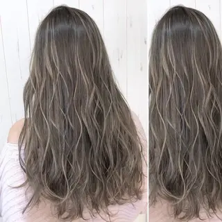 ロング カラー JuNブリーチに 縮毛矯正するプロのヘアスタイル