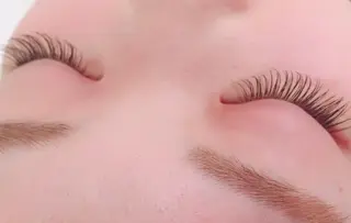 マツエク・マツパ 菅野 美咲のヘアスタイル