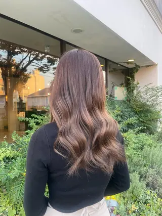 ロング ROZA germe所属・SHIO / ハイトーンカラーのヘアスタイル