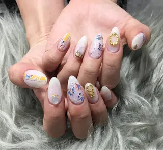 ネイル Nailsalon Charis.yuのネイルデザイン