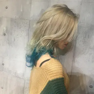 セミロング カラー ホワイト&レイヤーカ ットエクステ長畠俊輔のヘアスタイル