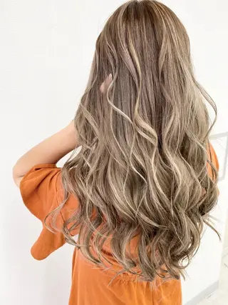 ロング ミルクティーカラー 🌈店長クボのヘアスタイル