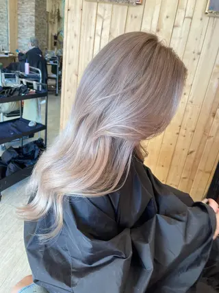 セミロング 韓国レイヤー外国人風 透明感カラー髪質改善のヘアスタイル