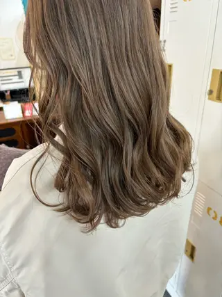 ロング カラー LOMARLIE JURIAのヘアスタイル