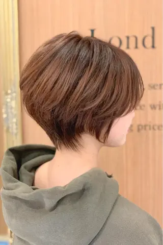 ショート Lond enikaのヘアスタイル