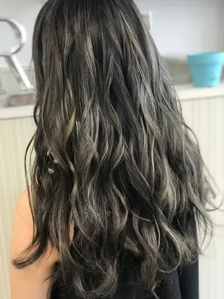 ロング カラー 山内 聡史のヘアスタイル