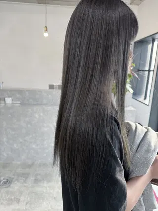 セミロング 艶カラー🫧 MOMOYOのヘアスタイル