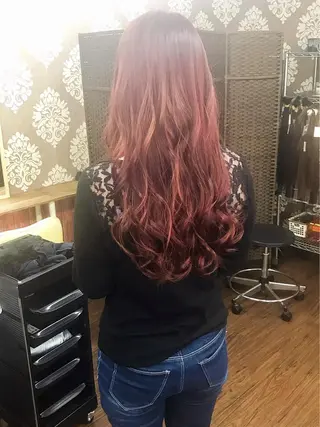 ロング カラー ヤナ マネージャーのヘアスタイル