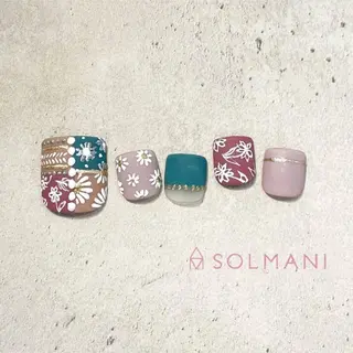 ネイル SOLMANI 予約担当のネイルデザイン