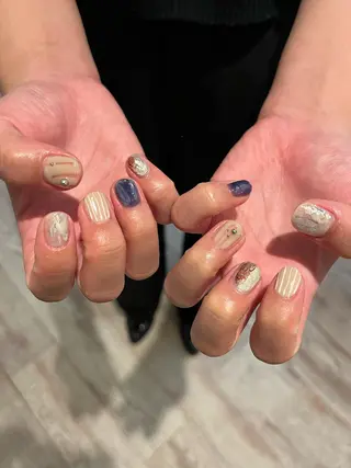 ネイル une／YUKINA 🫧大人nuanceのネイルデザイン