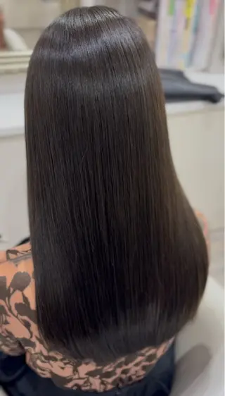 ロング 【TAKAYA】🌸 白髪ぼかしカラーのヘアスタイル