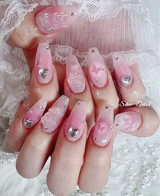 ネイル She_nail所属・ELSA_ Bellaのネイルデザイン