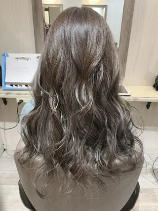 ミディアム 嶋村夏実🌼レイヤー 🌸白髪ぼかしのヘアスタイル