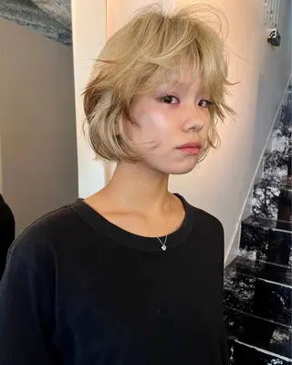 カラー 秋濱 佳穂のヘアスタイル