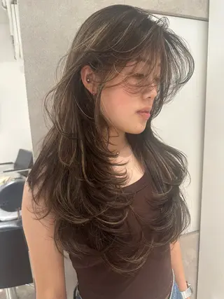 ロング 🇰🇷ハイトーン× 韓国レイヤー레이어드のヘアスタイル