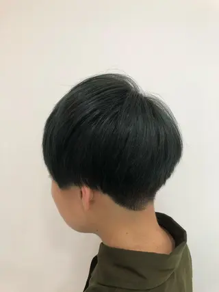 ショート カラー 岩崎 裕司のヘアスタイル