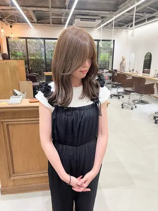ミディアム カラー ヘアアレンジ esu 心斎橋店所属・ena/ブリーチなし 心斎橋・ベージュ🎀のヘアスタイル