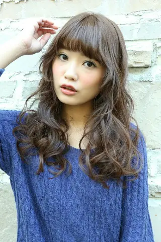 セミロング ＦＵＮＩＣ ファニックのヘアスタイル