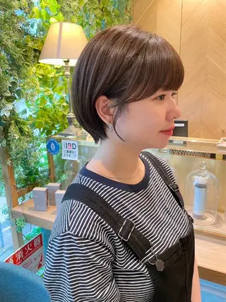 ショート カラー 小泉 葵のヘアスタイル
