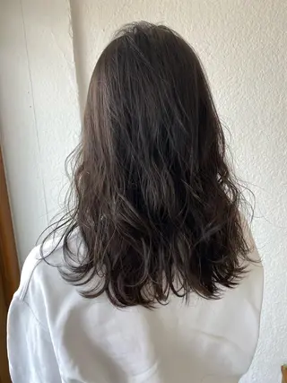 セミロング カラー 入江 志穂のヘアスタイル